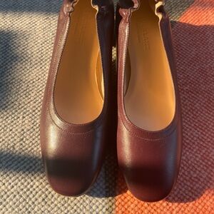Everlane Elegant Burgundy Leather Block Day Heel 8